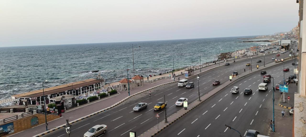 Alex Sea View Apartment - Families Only อเล็กซานเดรีย ภายนอก รูปภาพ